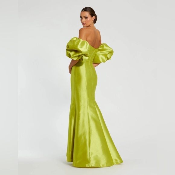 Mac Duggal 50677 NWT Green Sweetheart Off The Shoulder Puff Sleeve Gown - Picture 4 of 6